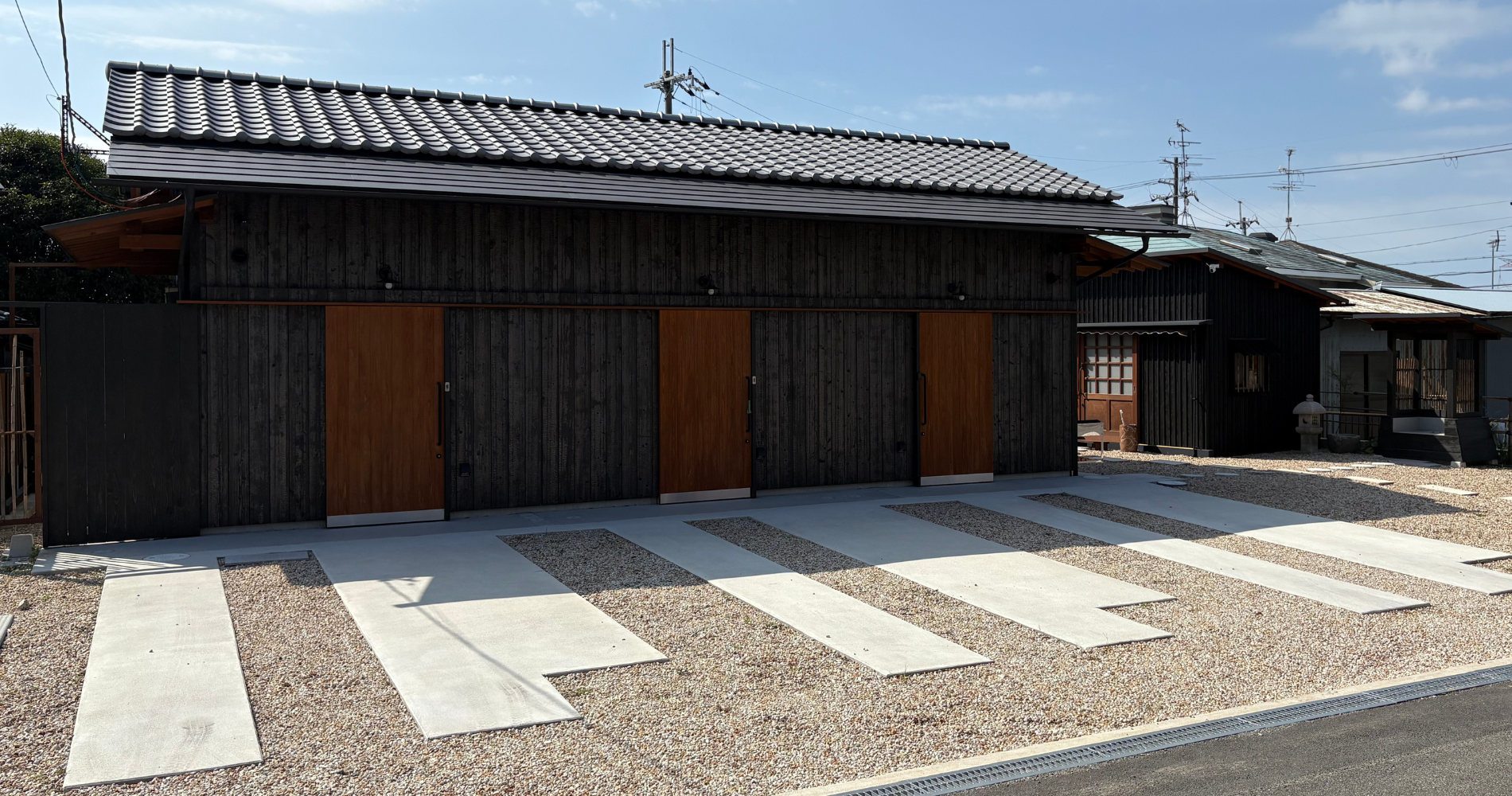 駐車区画：７ｍｘ４ｍ　個室シャワー、トイレ